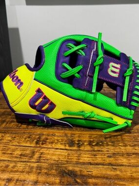 Wilson A2000 11.5” Baseball Glove